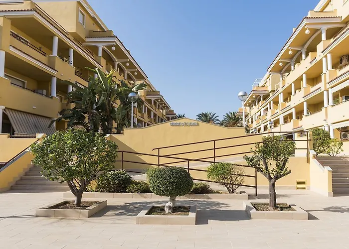 Modern アパート デニア